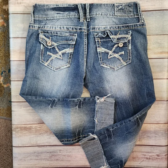 Amethyst Jeans Women's Blue Jeans - Picture 5 of 7